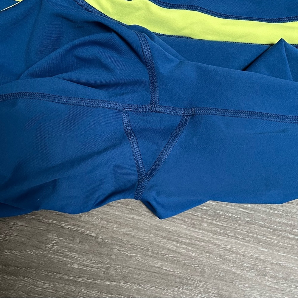 Lululemon Crop Leggings Size 6 - Picture 9 of 12